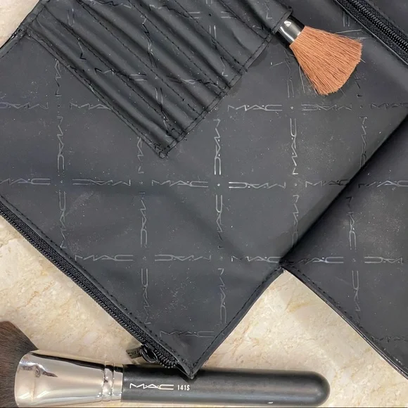 Wallet size Mac Make up and brush holder - Picture 6 of 15